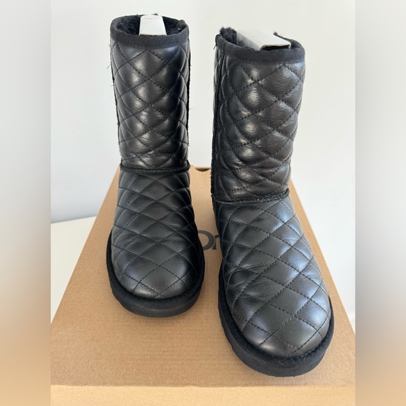 UGG Classic Short Diamond QuiltLeather Boots (Pre-Loved) - Picture 3 of 11